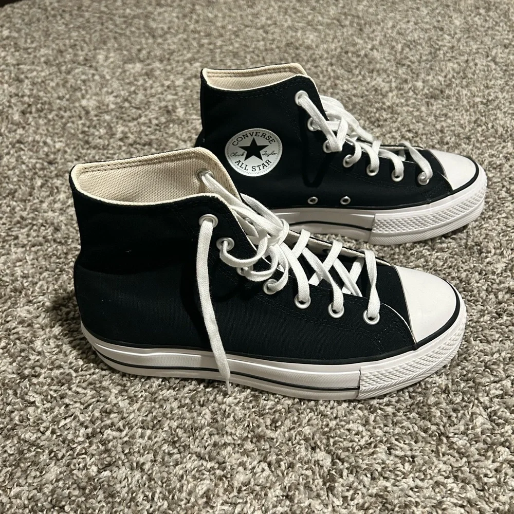 NWOT Classic Converse Sneakers in Black and White - Picture 2 of 5